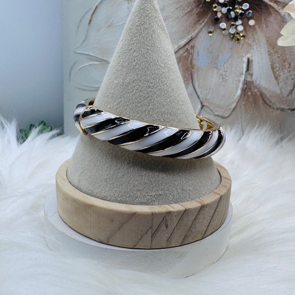 Black & White Stripe Design Thick Enamel Bangle Bracelet - Picture 4 of 7